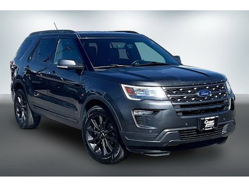 Used 2019 Ford Explorer XLT w/ Equipment Group 202A AWD/4WD image 3