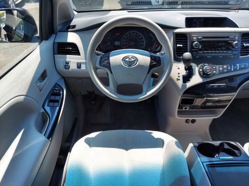 Used 2014 Toyota Sienna LE FWD image 10