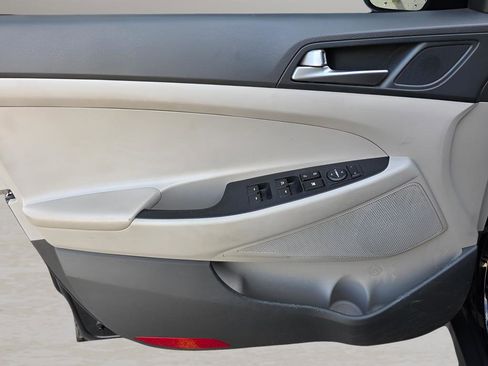 Used 2016 Hyundai Tucson SE w/ Option Group 02 image 16