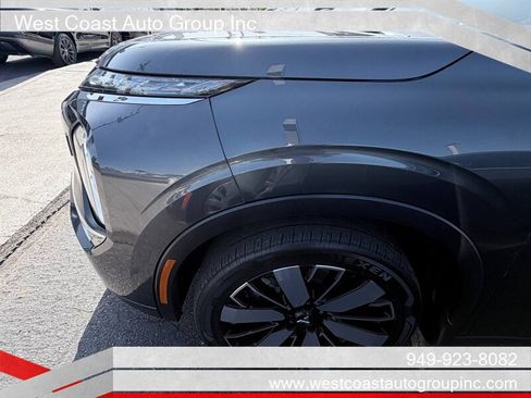 Used 2025 Mitsubishi Outlander SE image 23