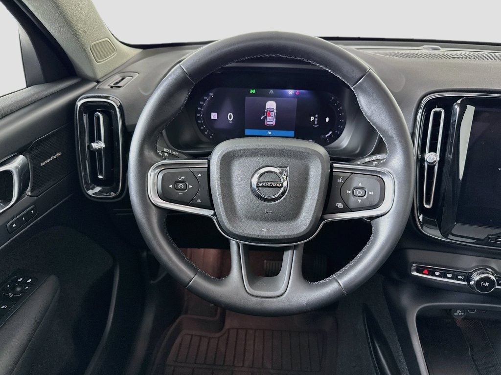 Used 2025 Volvo XC40 B5 Plus w/ Climate Package AWD/4WD image 11