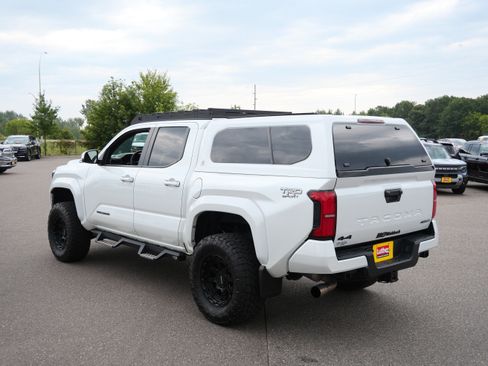 Used 2025 Toyota Tacoma TRD Sport AWD/4WD image 5