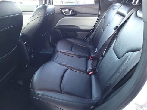 Certified 2024 Jeep Compass Limited image 18