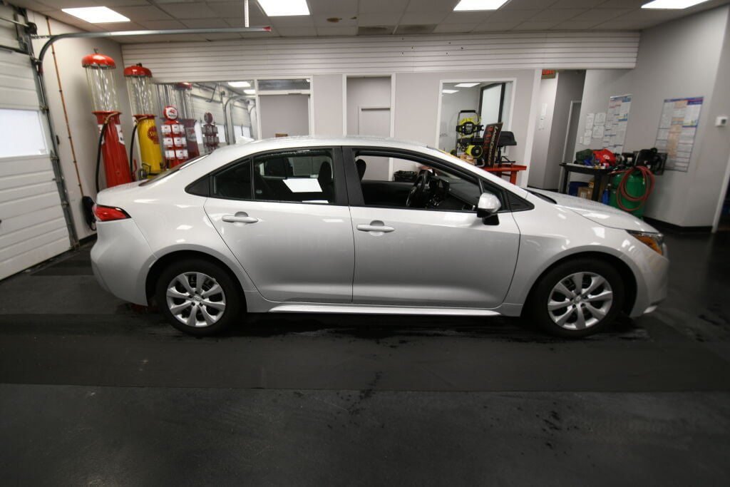 Certified 2025 Toyota Corolla LE FWD image 9