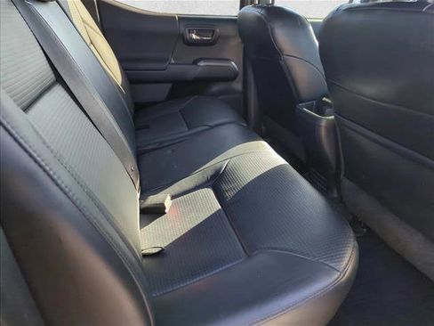 Used 2018 Toyota Tacoma TRD Sport AWD/4WD image 23