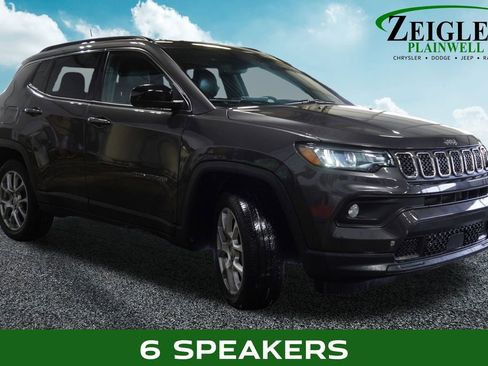 Used 2023 Jeep Compass Latitude image 4