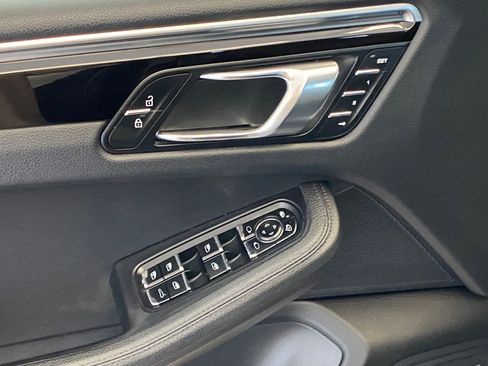 Used 2020 Porsche Macan image 23