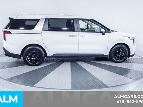 Used 2025 Kia Carnival FWD image 11