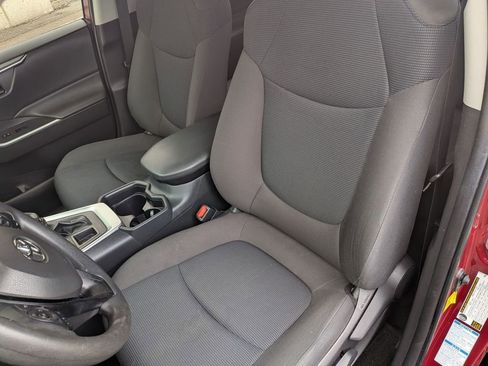 Used 2021 Toyota RAV4 LE AWD/4WD image 15