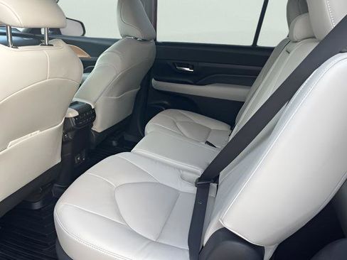 Used 2024 Toyota Grand Highlander Limited image 37