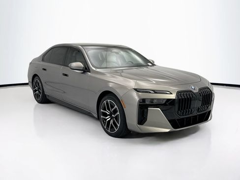 Used 2025 BMW i7 eDrive50 w/ M Sport Package RWD image 3