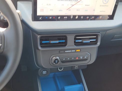 New 2025 Ford Maverick XLT w/ XLT Luxury Package image 21