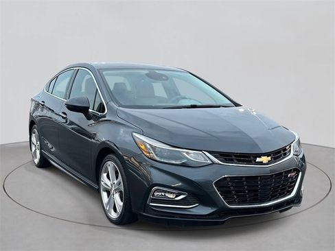 Used 2018 Chevrolet Cruze Premier image 3