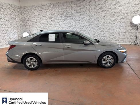 Certified 2024 Hyundai Elantra SE FWD image 9