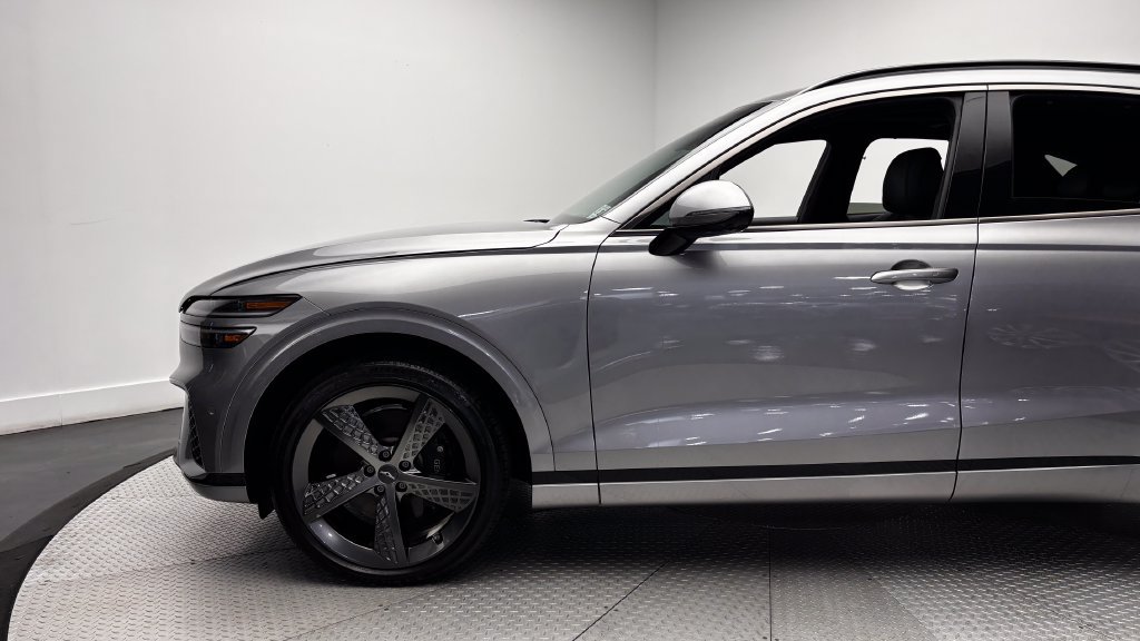 Used 2023 Genesis GV70 3.5T Sport w/ Sport Prestige Package AWD/4WD image 5