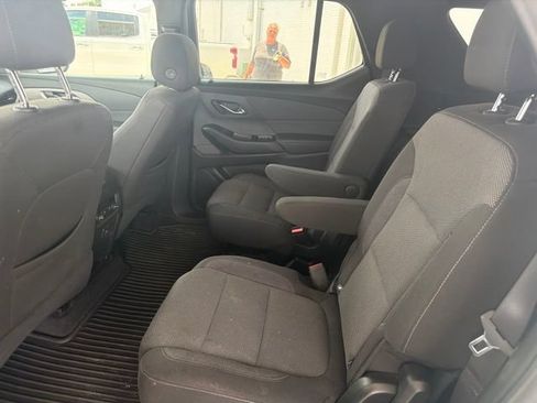 Used 2023 Chevrolet Traverse LT FWD image 11