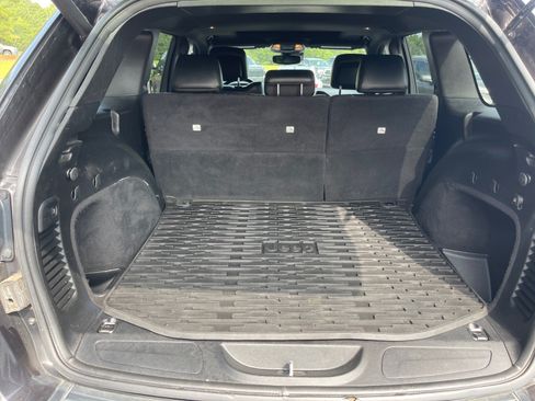 Used 2020 Jeep Grand Cherokee Altitude RWD image 16