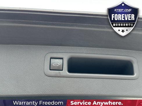 Used 2022 Toyota Highlander XLE FWD image 33