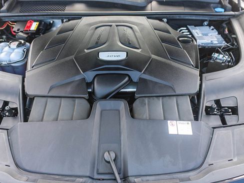 Used 2021 Porsche Cayenne Coupe image 27