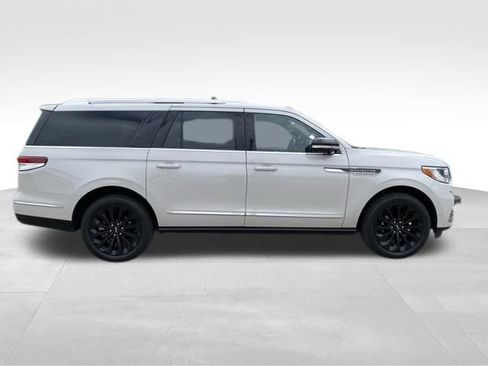 Used 2024 Lincoln Navigator L Reserve AWD/4WD image 2