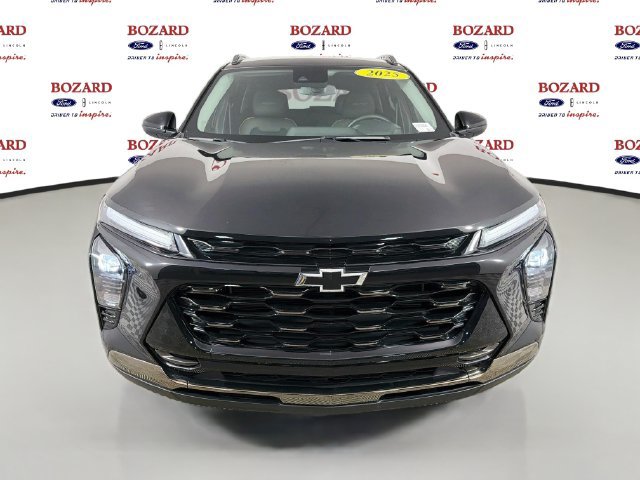 Used 2025 Chevrolet Trax ACTIV FWD image 2