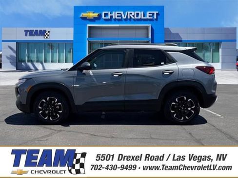 Used 2022 Chevrolet TrailBlazer LT w/ LPO, Blackout Package FWD image 1