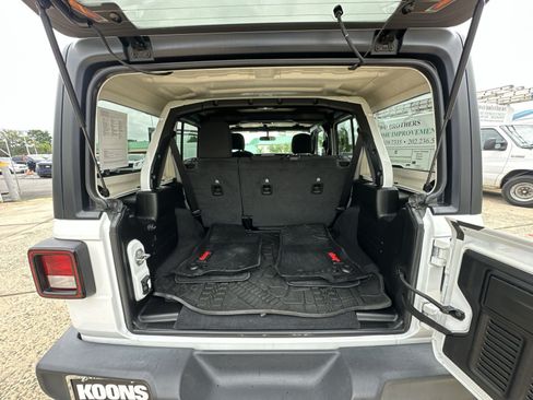 Used 2021 Jeep Wrangler Unlimited Sport AWD/4WD image 32