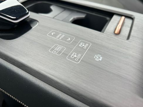 Used 2023 Nissan Ariya FWD image 30