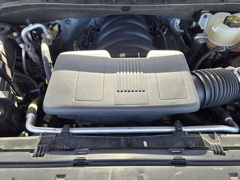 Used 2023 Chevrolet Suburban Premier image 31