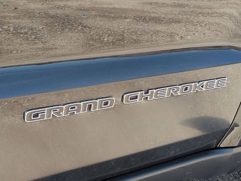 Used 2017 Jeep Grand Cherokee Laredo w/ Quick Order Package 23E AWD/4WD image 12