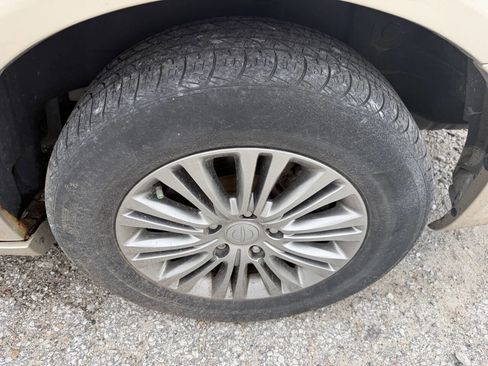 Used 2013 Chrysler Town & Country Touring-L w/ Driver Convenience Group FWD image 10