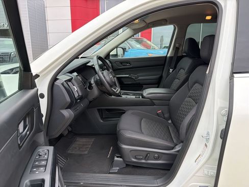 Used 2023 Nissan Pathfinder SV AWD/4WD image 13
