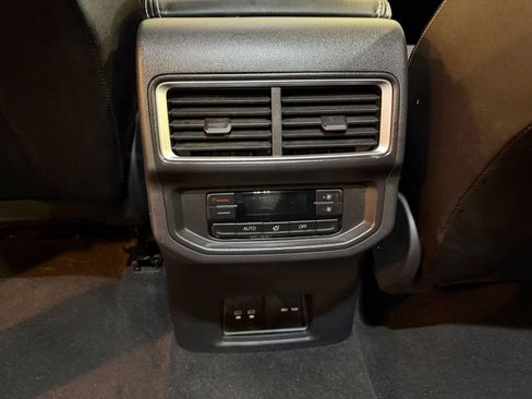 Used 2026 Volkswagen Atlas SE AWD/4WD image 24