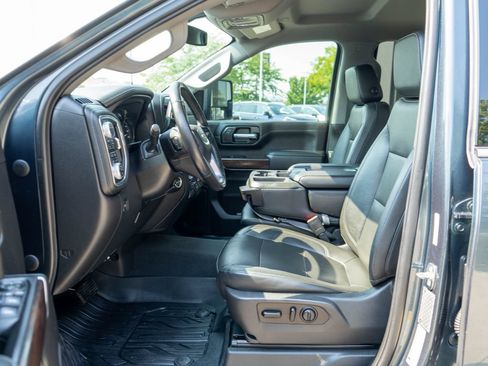 Used 2020 GMC Sierra 2500 SLT w/ X31 Off-Road Package AWD/4WD image 11