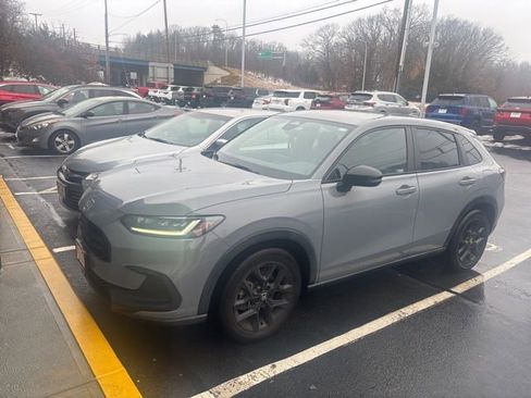 Used 2023 Honda HR-V Sport image 4