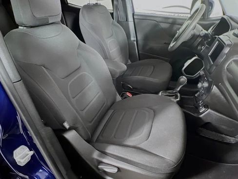 Used 2018 Jeep Renegade Latitude w/ Popular Equipment Group image 26