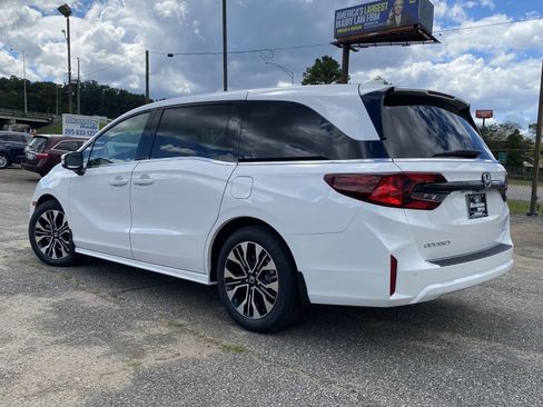 New 2026 Honda Odyssey Elite image 3