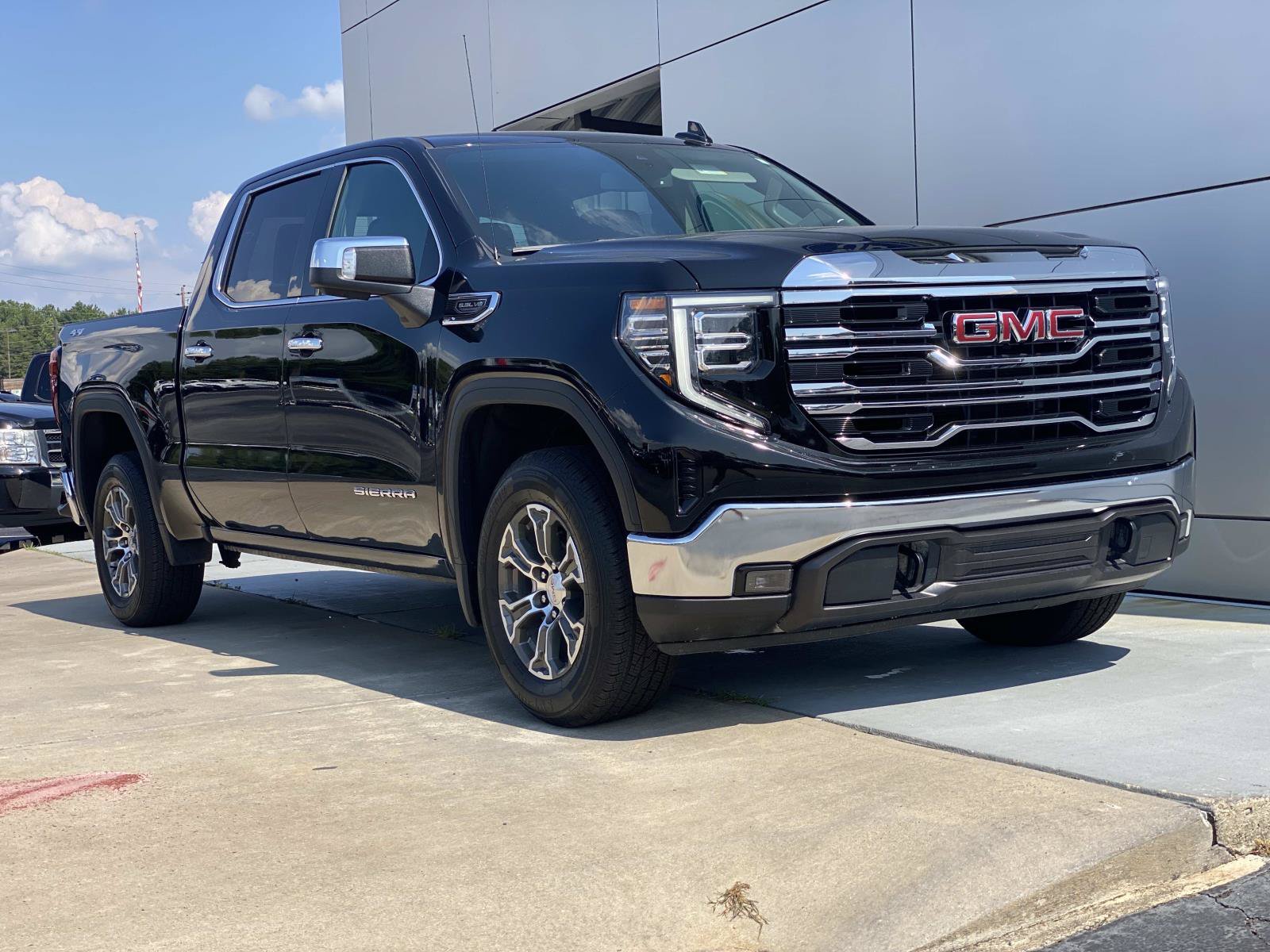 Used 2025 GMC Sierra 1500 SLT AWD/4WD image 2