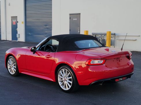 Used 2017 FIAT 124 Spider Lusso RWD image 3