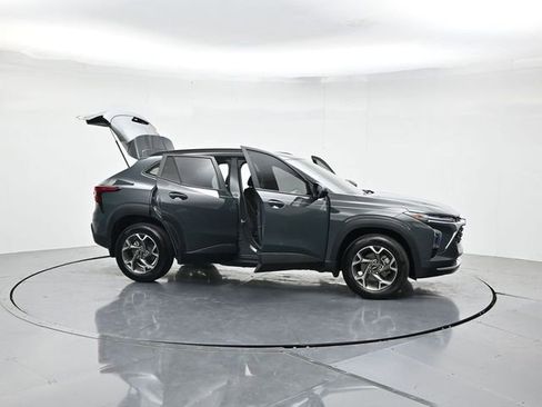 Used 2025 Chevrolet Trax LT w/ Driver Confidence Package FWD image 50