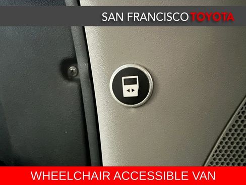 Used 2017 Toyota Sienna SE image 26