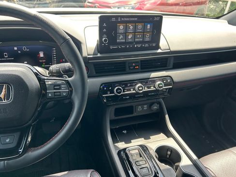 Used 2025 Honda Pilot Black Edition image 20