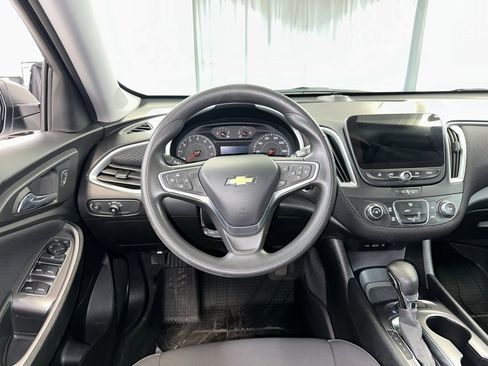 Used 2022 Chevrolet Malibu LS FWD image 2