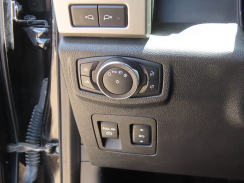 Used 2016 Ford F150 Lariat w/ Equipment Group 501A Mid AWD/4WD image 27