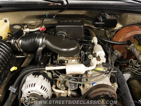 Used 1998 Chevrolet Silverado 1500 4x4 Regular Cab w/ Preferred Equipment Group 2 image 34