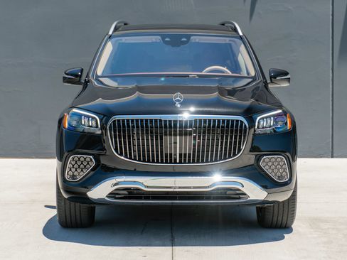 Used 2026 Mercedes-Benz Maybach GLS 600 4MATIC image 4