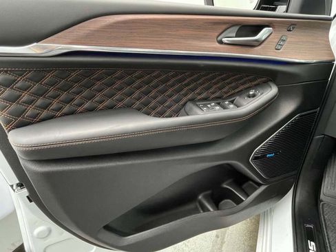 New 2025 Jeep Grand Cherokee L Summit w/ Luxury Tech Group V image 25