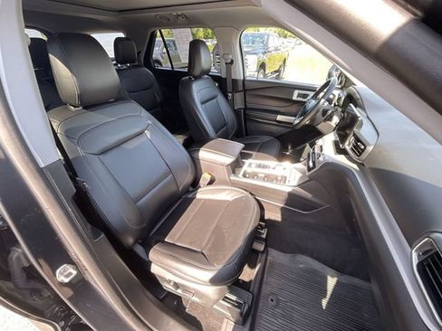 Certified 2023 Ford Explorer XLT w/ Equipment Group 202A AWD/4WD image 27