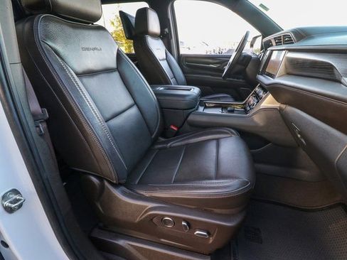 Used 2021 GMC Yukon XL Denali w/ Denali Ultimate Package image 25