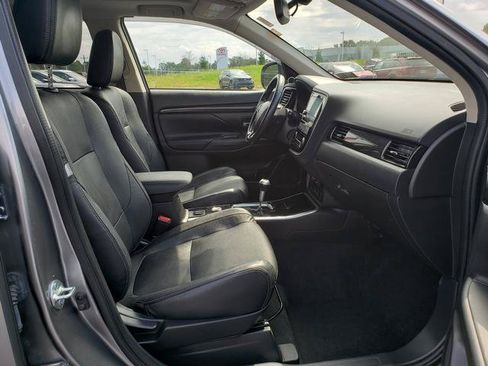 Used 2018 Mitsubishi Outlander AWD image 18